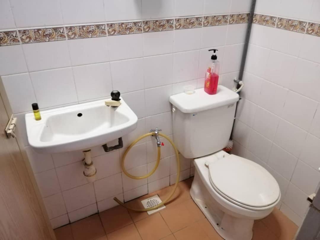 Homestay Perpaduan, Taman Bercham Raya Ulu Kinta Ipoh Perak Kampong Batu Lapan  Eksteriør billede